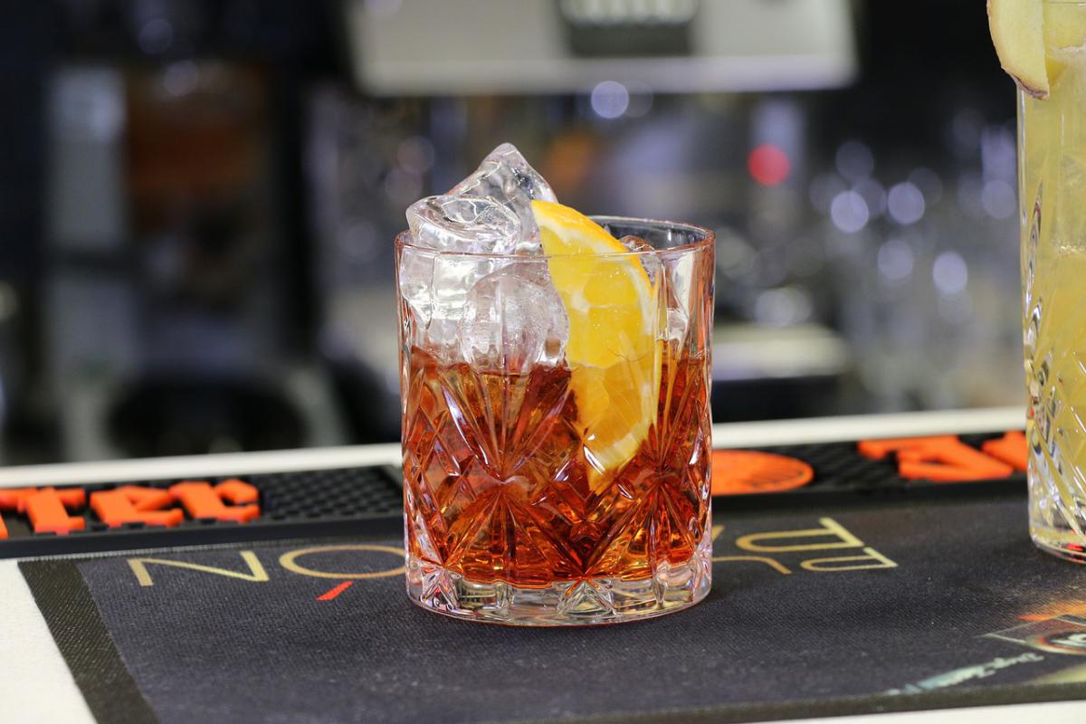 Alkoholtrendek: innovációk és új irányzatok a pohárban